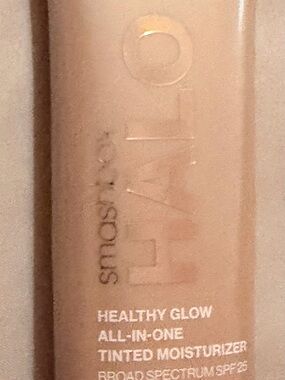 Smashbox Healthy Glow All-In-One Tinted Moisturizer - light neutral